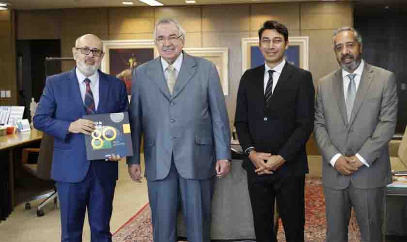 Ministro Emmanoel Pereira recebe representantes da Rede Record de Televisão