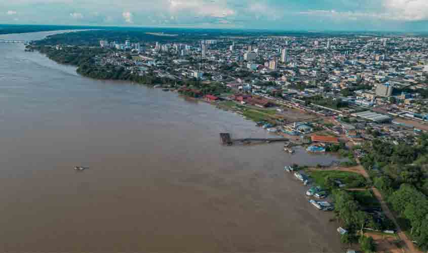 Com 16,71 metros, rio Madeira se mantém estável, mas perto da cota de inundação