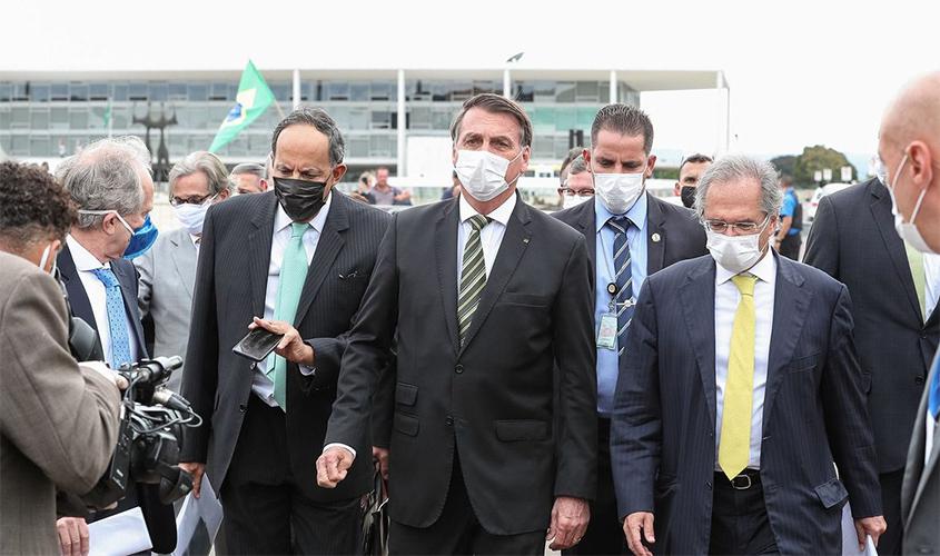 Bolsonaro vetará reajuste de salário a servidores