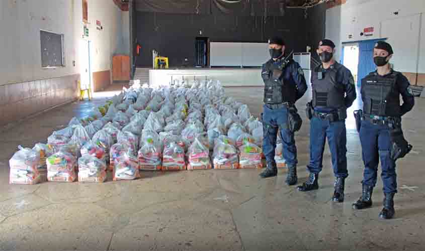 Patrulha Maria da Penha em parceria com voluntários distribuiu mais de 350 cestas básicas
