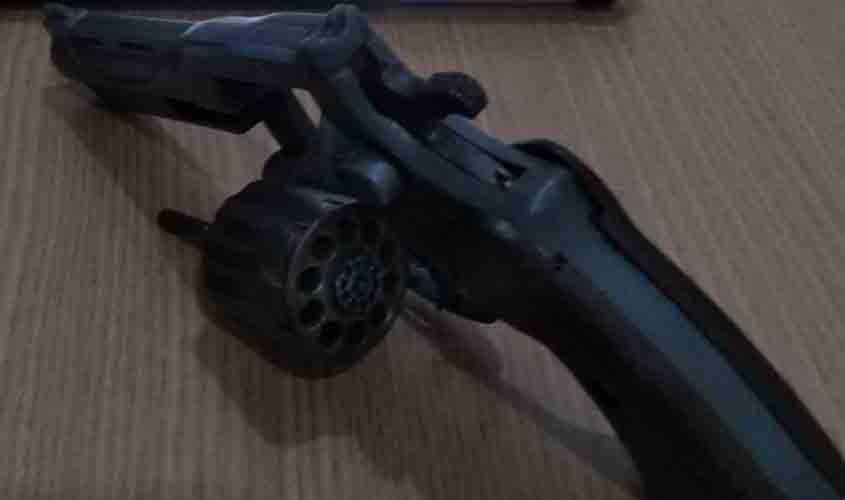 Polícia Militar de Rondônia apreende arma de fogo durante abordagem