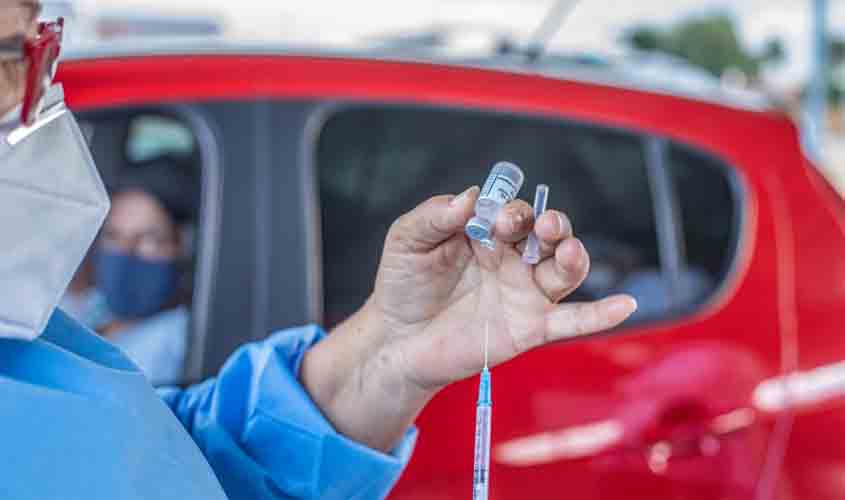 Prefeitura vacina mais de 1.700 idosos em apenas um dia