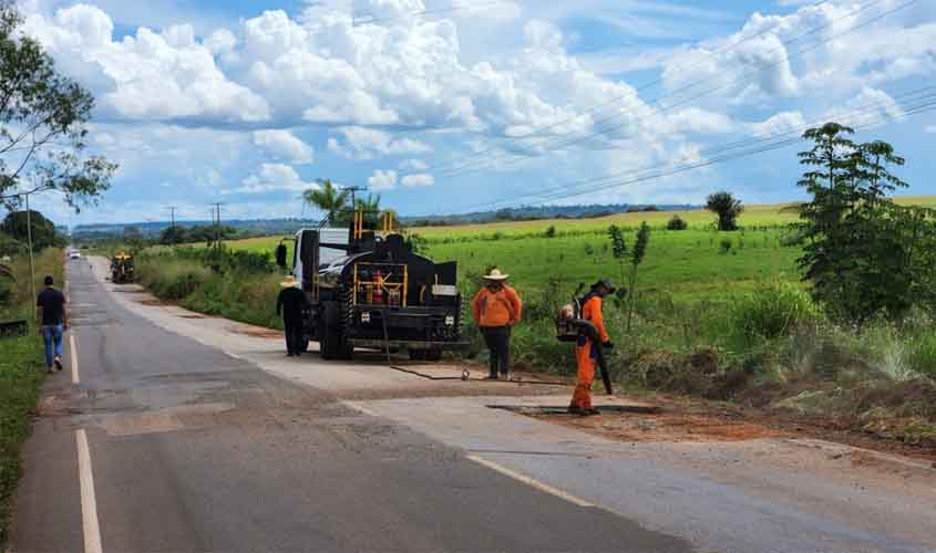 Governo de RO avança na recuperação de 22 quilômetros da RO-010