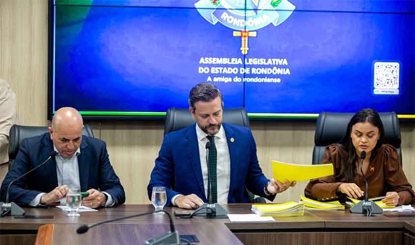 Comissão de Constituição e Justiça realiza reunião ordinária