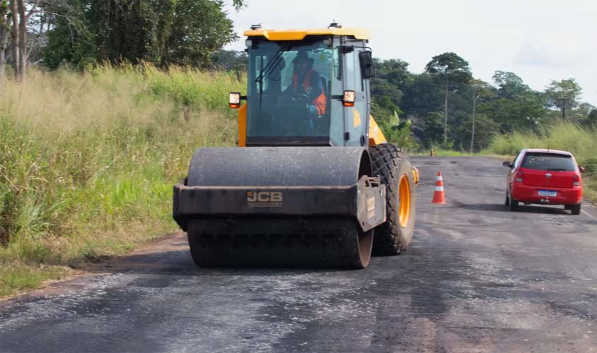 Manutenção na RO-470 melhora tráfego entre BR-364 e Mirante da Serra