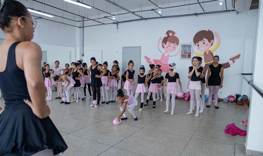 Aulas de balé na Praça CEU atendem 190 crianças e jovens gratuitamente