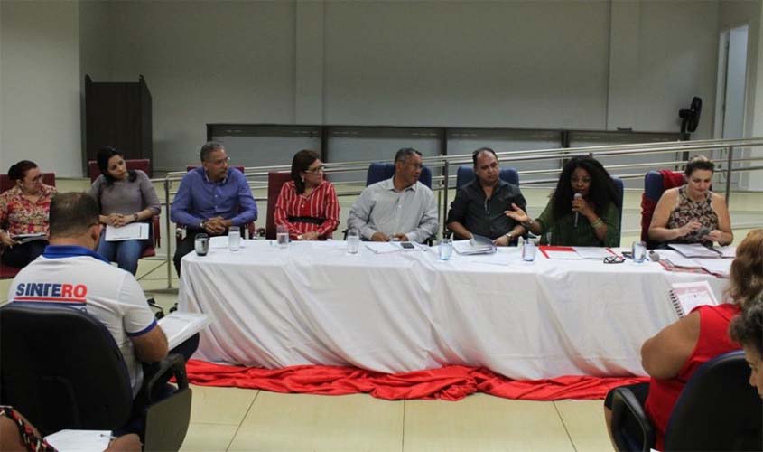 Há rumores da implantação do ponto eletrônico nas escolas do Estado. Mas o secretário de Educação desmentiu