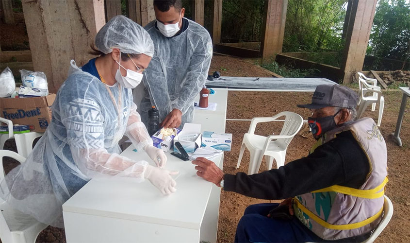 Barco Hospital realiza barreira sanitária entre os rios Mamoré e Pacaás Novos
