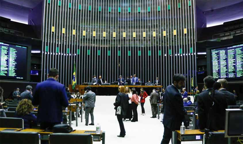 Deputados começam a discutir PEC que concede benefícios sociais