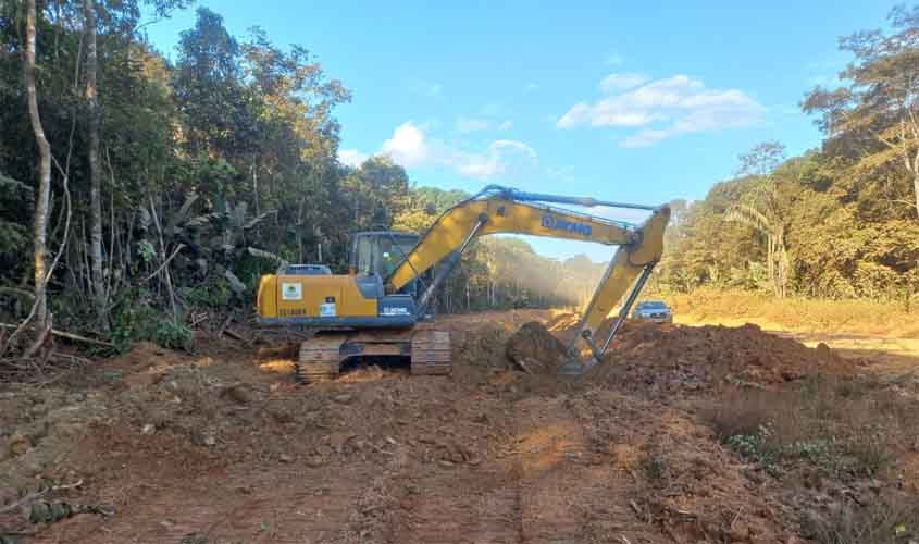 Prefeitura de Porto Velho intensifica recuperação de 26 km da linha Transpurus, na BR-319