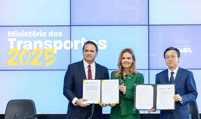 Brasil e China assinam acordo para estudar ferrovia até o Peru