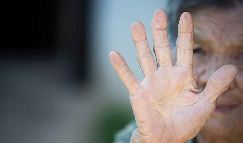 Agora é lei: abandono de idoso ou pessoa com deficiência terá pena maior