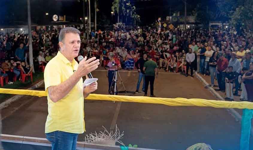 Deputado Luizinho Goebel presente na festa de 37 anos de Cabixi