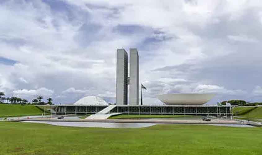 Antes do recesso, Congresso tenta destravar reformas e frear crise entre os Poderes