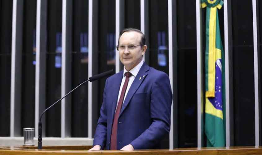 Comissão aprova autorização para motorista de aplicativo parar em qualquer local para passageiro com necessidade especial 