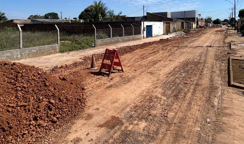 Prefeitura realiza drenagem em dois bairros
