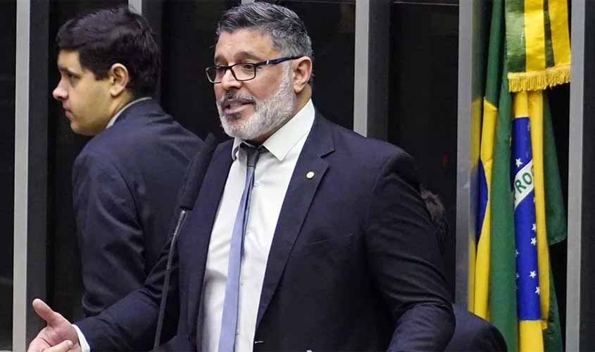 Em crise com PSL, Frota é o único deputado a se abster na votação da reforma da Previdência