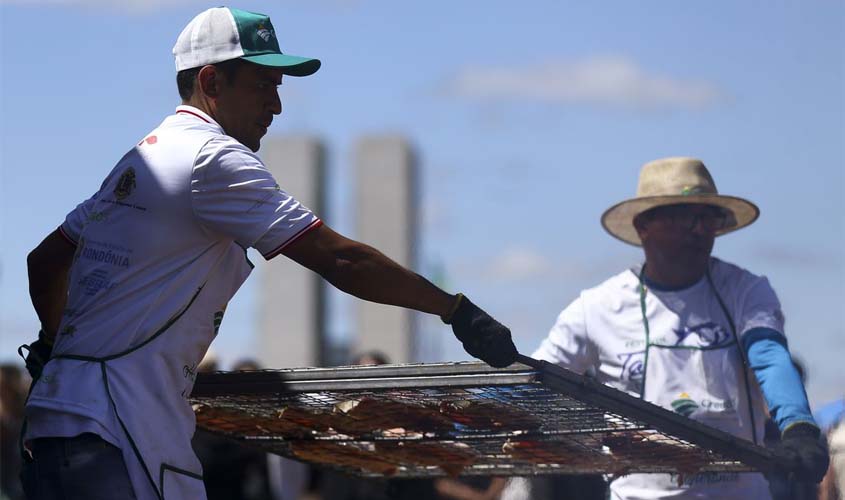 Churrasco de tambaqui de Rondônia movimenta Esplanada dos Ministérios