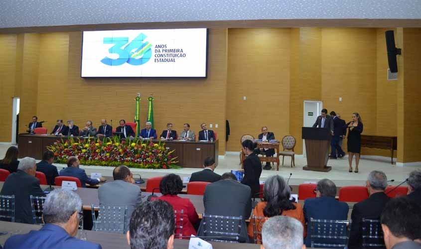 'Temos que celebrar o Estado Constitucional', fala Elton Assis em solenidade na Assembleia Legislativa