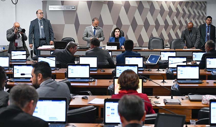 CCJ aprova projeto que relaciona remuneração de servidor a resultado fiscal