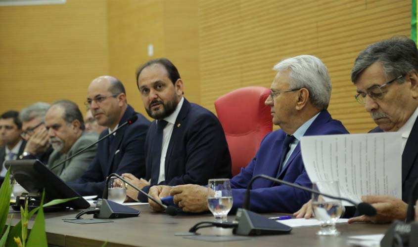 Defesa da cidadania é apontada como missão conjunta dos poderes em comemoração dos 36 anos da primeira Constituição do Estado de Rondônia