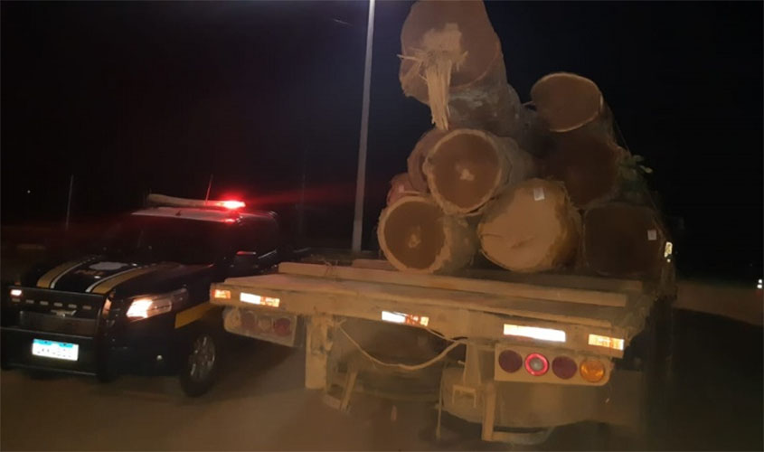 Madeira ilegal: PRF apreende carregamento de 25 metros cúbicos em Humaitá/AM