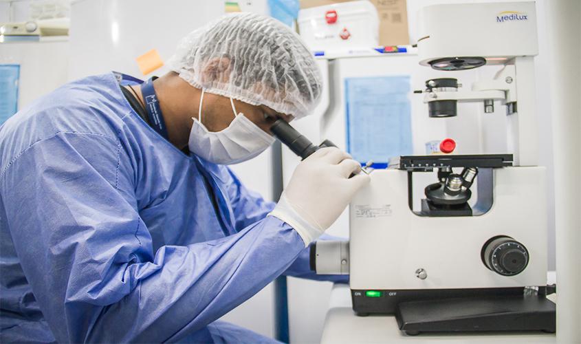 Covid-19: Prestas a chegar a 100 mil óbitos, Brasil vê triplicar o número de profissionais de saúde infectados