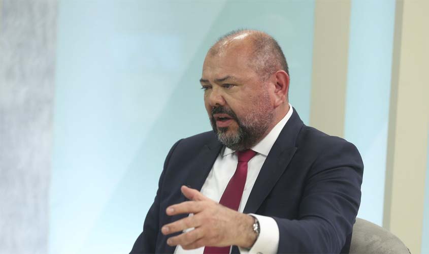 Caminhoneiros começam a receber benefício emergencial nesta terça