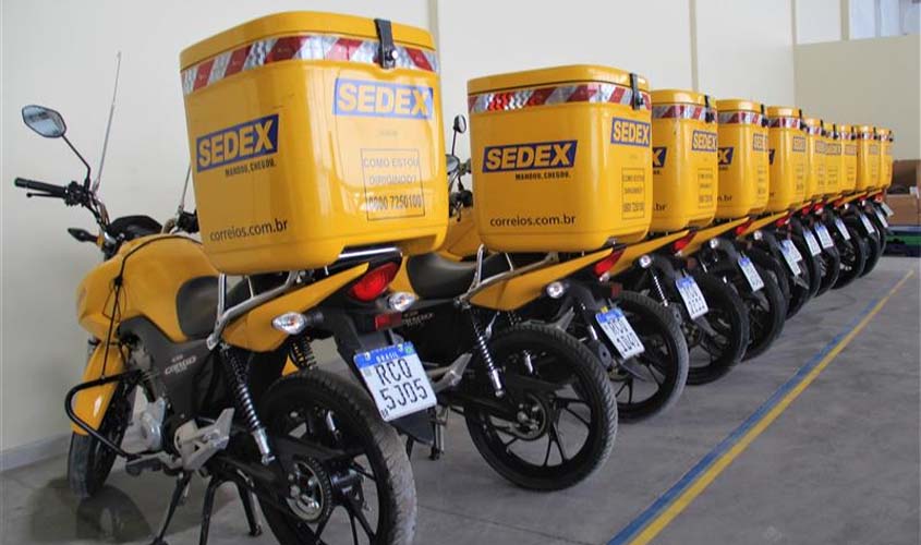 Carteiro que sofreu acidente de moto no trabalho receberá indenização