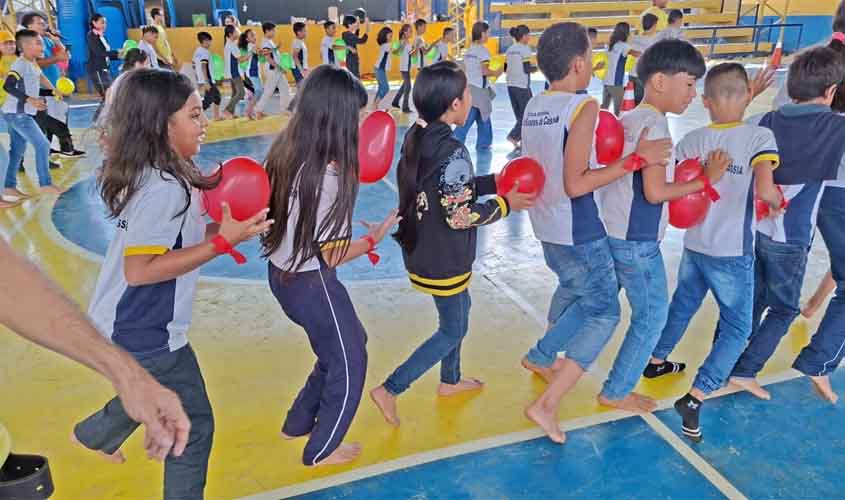 Alegria, descontração e brincadeiras marcam retomada das atividades da turma de Agentes Mirins da Cidadania no Trânsito