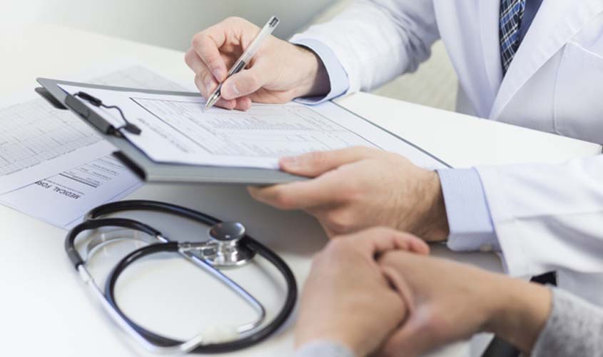 Auxiliar de serviços com síndrome do túnel do carpo tem direito a estabilidade acidentária