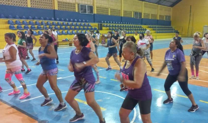 Aulão do Projeto Viva Bem faz homenagem à Campanha Outubro Rosa