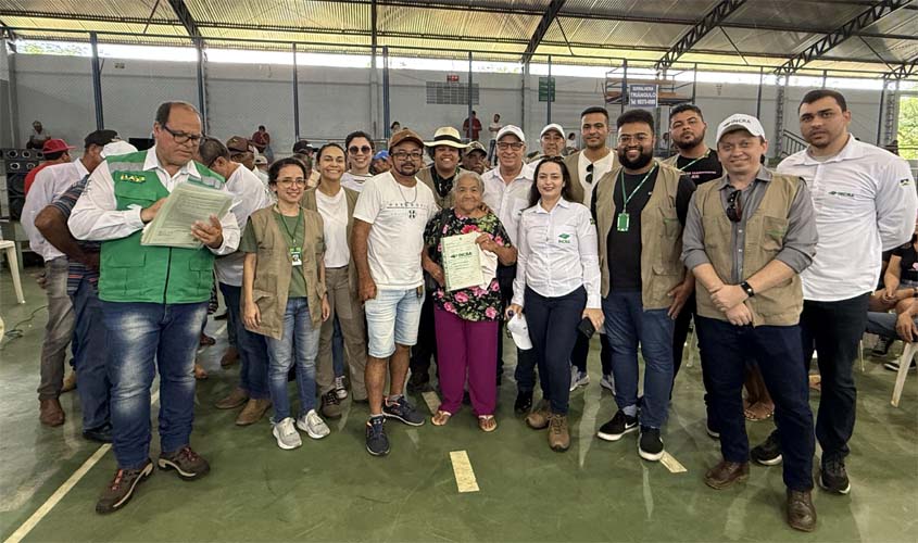 Incra entrega títulos e apresenta equipe em Machadinho