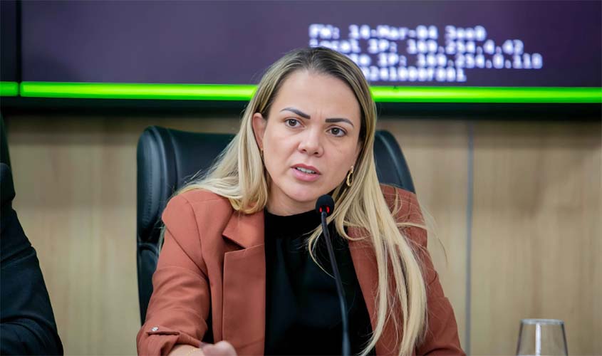 Cláudia de Jesus solicita medicamentos à Sesau para 8 municípios de RO