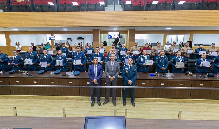 Ismael Crispin homenageia Corpo de Bombeiros de RO