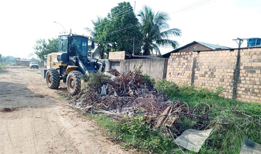 Prefeitura realiza limpeza e coleta de entulhos no São Francisco