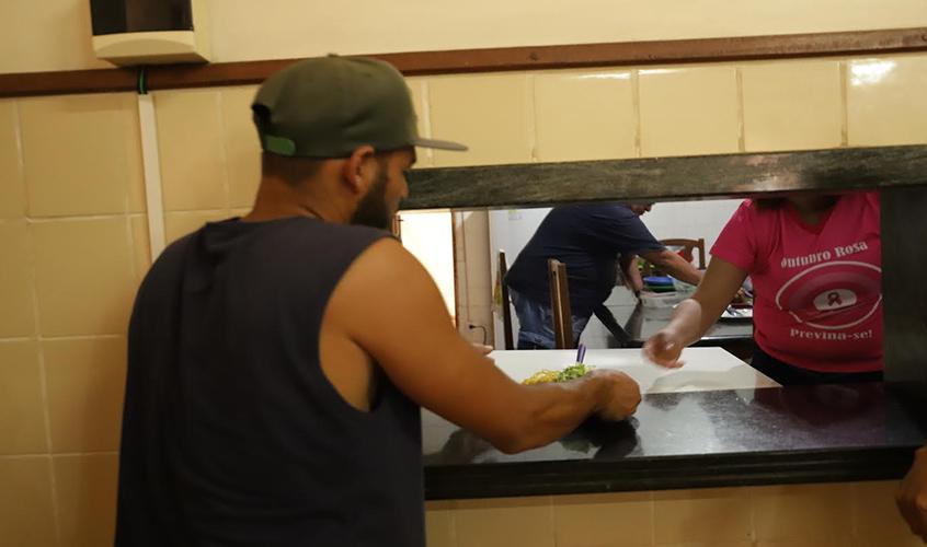 Prefeitura atende centenas de imigrantes