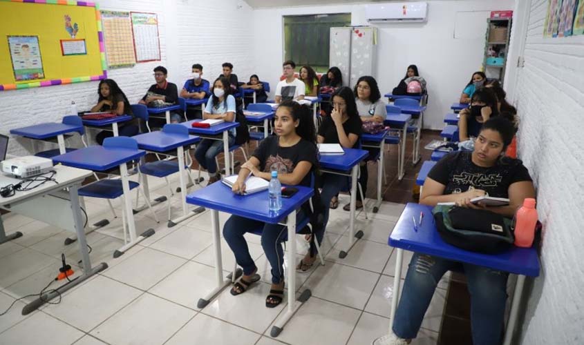 Curso preparatório 'Pré-Enem Municipal' foca na revisão das matérias