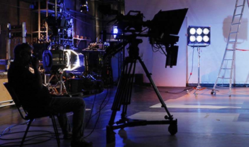 STF cassa reconhecimento de vínculo de emprego entre diretor de programas e SBT