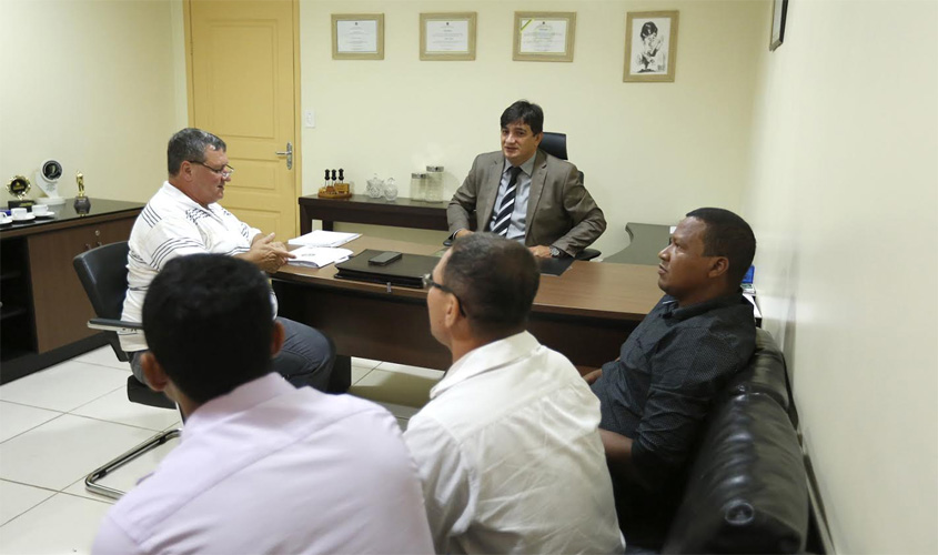 Deputado Cleiton Roque destina emenda para Prefeitura de Pimenteiras do Oeste adquirir ambulancha