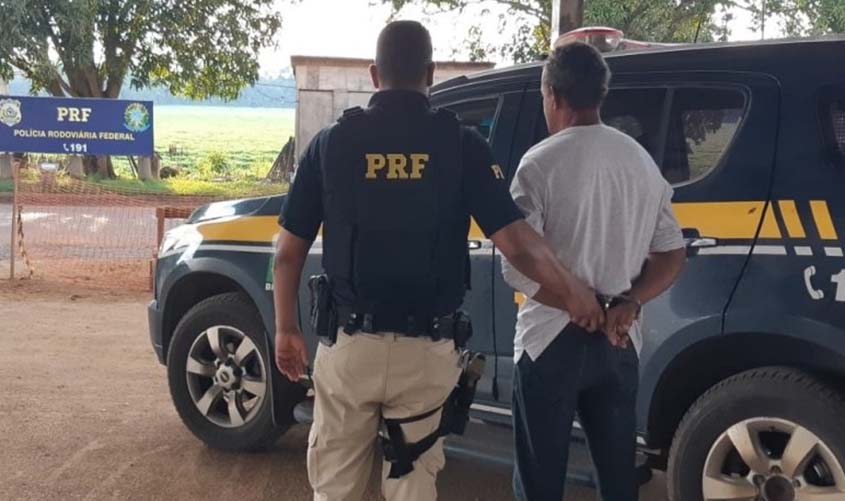 Durante fiscalização a táxi, PRF prende foragido por estupro de vulnerável
