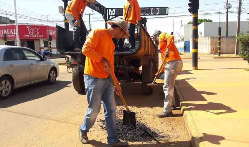 Operação tapa-buracos ganha força no período de chuvas com trabalhos da Secretaria Municipal de Obras