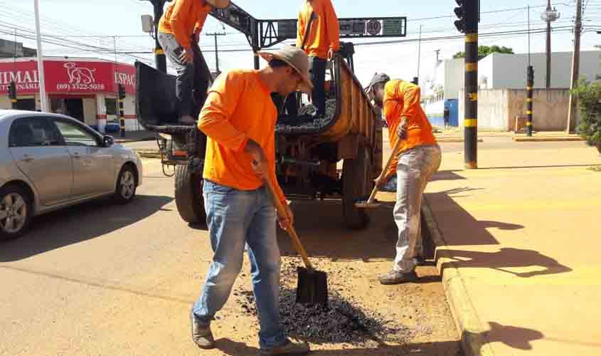 Operação tapa-buracos ganha força no período de chuvas com trabalhos da Secretaria Municipal de Obras