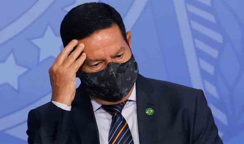 Mourão reage a anúncio de Doria e promete vacinar 150 milhões em 2021
