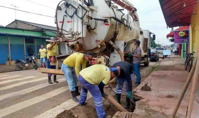 Prefeitura segue com desobstrução de bueiros para evitar alagamentos