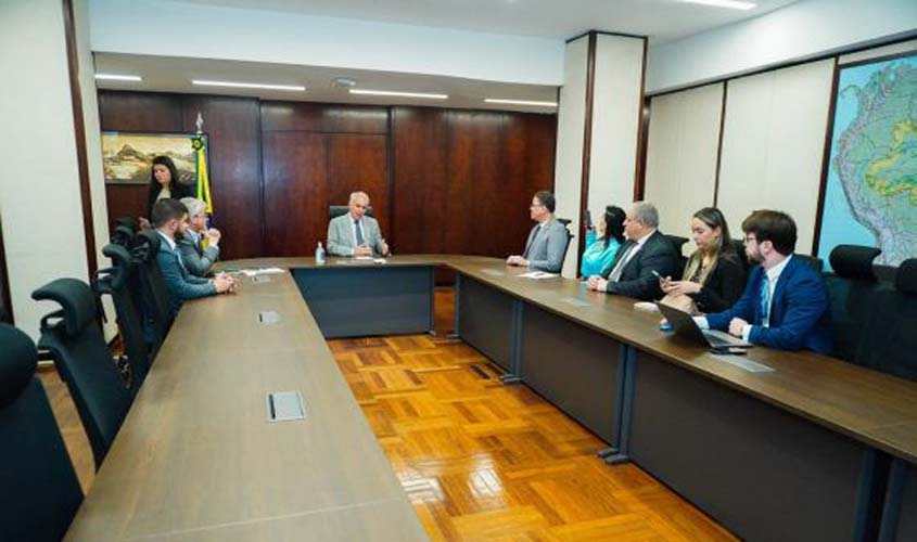 Governador Marcos Rocha se reúne com ministro da Agricultura e discute demandas para investimentos na produção do Estado de Rondônia 