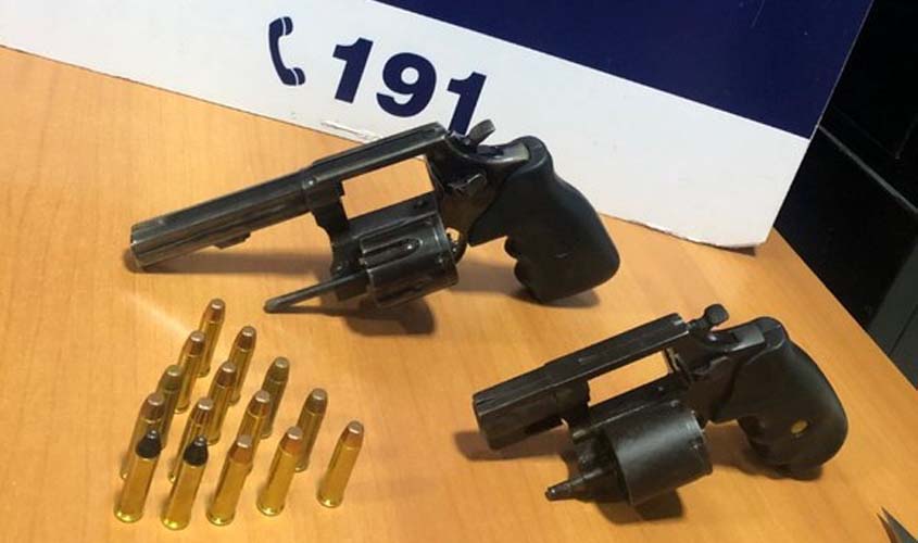 Em Porto Velho/RO, PRF apreende duas armas de fogo escondidas em um veículo