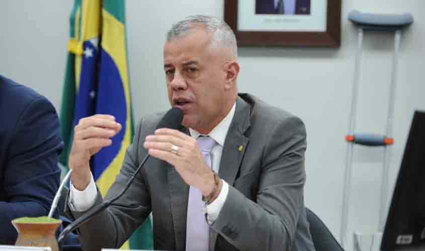 Comissão aprova exigência de registro em conselho profissional para todos os profissionais da área de estética  