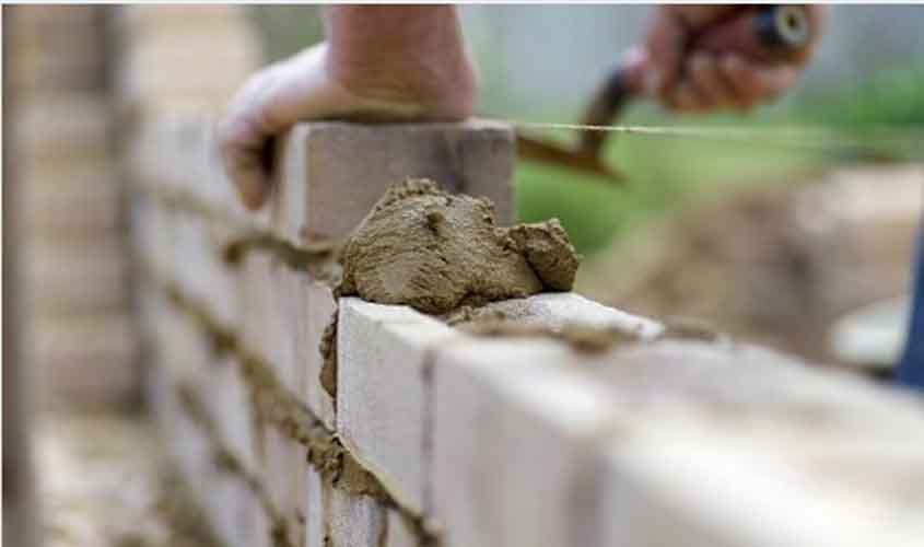 Pedreiro não receberá adicional de insalubridade por contato com cimento