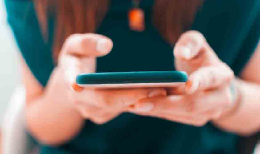 Supervisora será indenizada por assédio de gestores em grupo corporativo de WhatsApp 